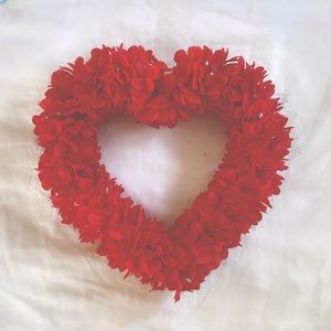 Red heart Valentine’s Day wreath
